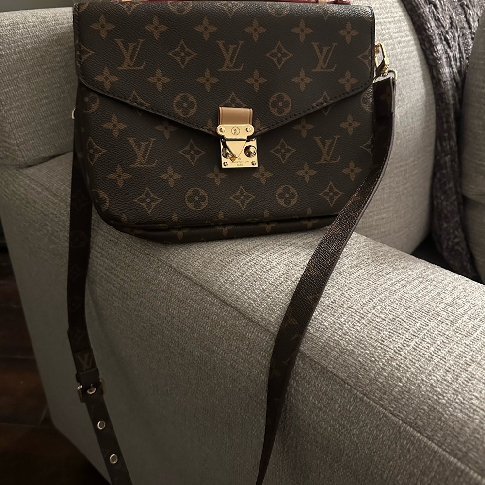 Copy LV purse